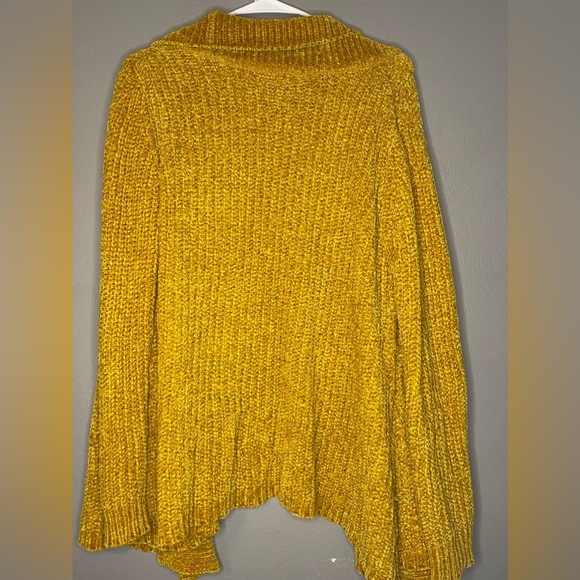 Carolyn Taylor Cardigan - Picture 2 of 3